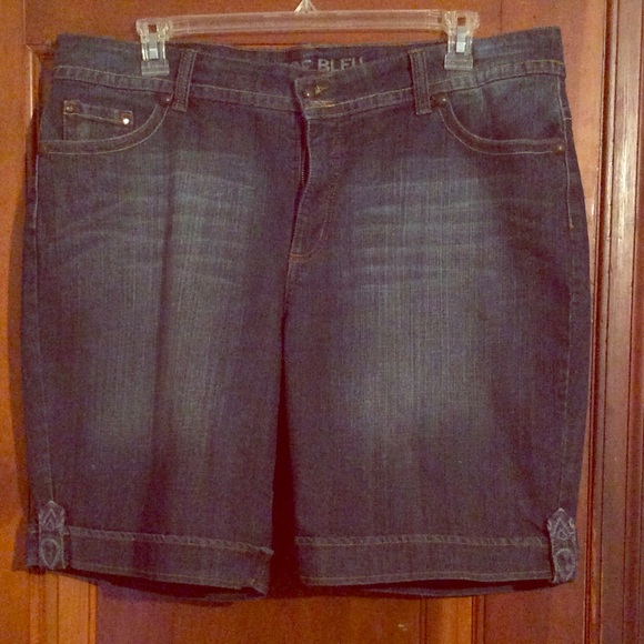 Code blue Bermuda shorts like new - Picture 1 of 2